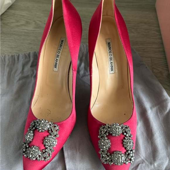 Manolo Blahnik Hangisi Satin Pump - Picture 3 of 5